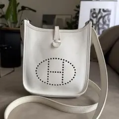 HERMES ミニエヴリン TPM ホワイト ヴォーエプソン ショルダーバッグのサムネイル