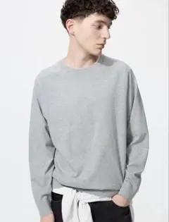 UNIQLOグレー ニットセーター