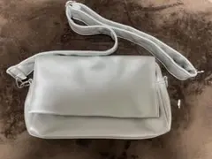 【ほぼ未使用だが金具破損】アルトローズ　ボディバッグ ショルダー　シルバー