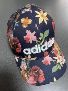 adidas フラワープリント キャップ