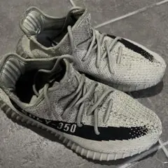 yeezy スニーカー