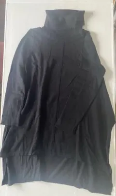 ブージュード　黒いタートルネック長袖ニット