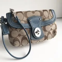 極美品✨COACH ポーチ ストラップ付き シグネチャー ターンロック