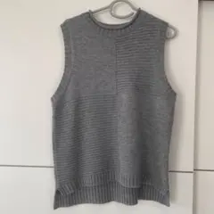 グレー ノースリーブ ニットベスト