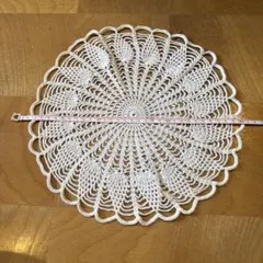 手編みホワイトコットン円形ドイリー31センチ