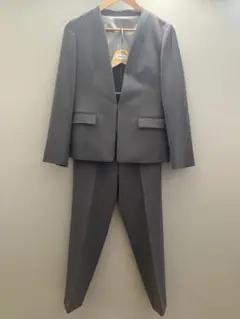 グレー スーツ　セレモニーで一回着用のみ
