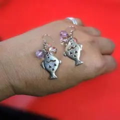 魚の形 フックピアス クリアビーズ付きのサムネイル