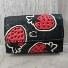 【極美品】coach コーチ 三つ折り 財布 苺 レザー　ネイビー