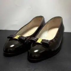 美品 フェラガモ パンプス ヴァラ リボン クロコ型押し エナメル 6 23cm