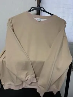 ベージュ クルーネック スウェット