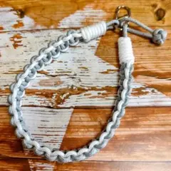 手づくり編み込みストラップ　パラコード　モノトーン