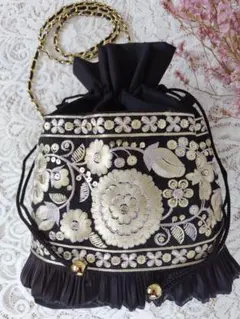 インド刺繍リボン巾着袋 黒 金色装飾