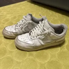 NIKE AIR FORCE 1 ホワイト スニーカー