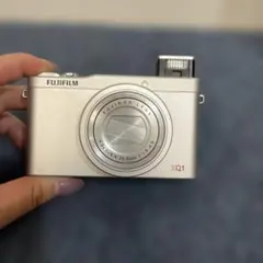 FUJIFILM XQ1 シルバー コンパクトデジタルカメラ 本体のみ ジャンク