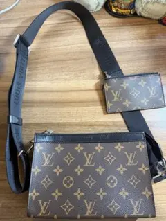 Louis Vuitton ルイヴィトン ガストン ウェアラブル ウォレットのサムネイル