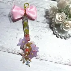 ラストセール❗️大きめリボンと小花入りレジンストラップ
