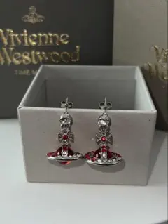 Vivienne Westwood｜タイニーオーブピアス／シルバー×レッド - メルカリ