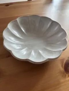 益子焼　花びら型クリーム色陶器皿