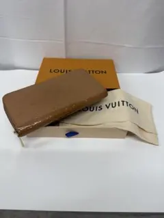 LOUIS VUITTONのヴェルニラインの長財布ジッピーウォレットM91470