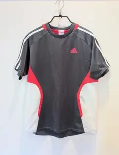 adidas スポーツ Tシャツ グレー/レッド