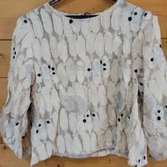 ベージュ系 刺繍入り 五分袖ブラウス