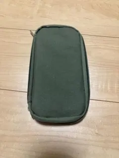 ペンケース 筆箱 カーキ色 ラウンドファスナーのサムネイル