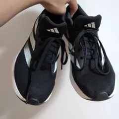 (美品) adidasランニングシューズ ブラック/ホワイトサイズ26.0