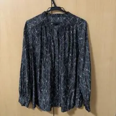 YECCA VECCA イェッカヴェッカ 線画花柄ギャザーブラウスのサムネイル
