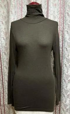 ユニクロ　メリノリブタートルネック 長袖 トップス　ダークブラウン