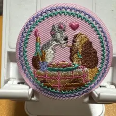 わんわん物語 刺繍缶バッジ レディ＆トランプ - メルカリ