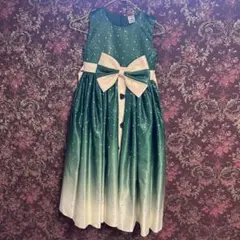 グリーンとホワイトのグラデーションドレス