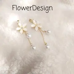 フラワーデザイン パール　イヤリング　クリップ式　花　白　ゴールド　結婚式