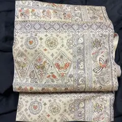 花柄 蝶 全部に細かい刺繍デザイン 名古屋帯新品、正絹、美品、柔らかい合わせ易い