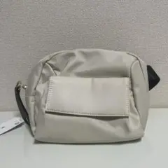 はあちゅうコラボ　アイボリー ナイロン ボディバッグ