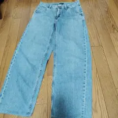 ユニクロ ワイドフィットジーンズ　ブルー 28