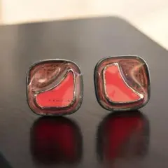 【ハンドメイド 一点物】ヴィンテージボタン赤いエナメル スクエアピアス