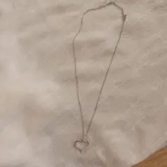 ハート型ストーン付きネックレス