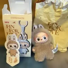 マ*ん様 【B】labubu pin for love イニシャル 正規品 ミニ
