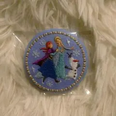 Disney Characters 刺繍缶バッジビスケット アナと雪の女王