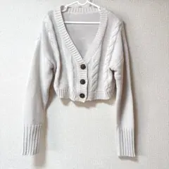 ニットカーディガン　アイボリー　ケーブル編みクロップドカーデガン　Mサイズ
