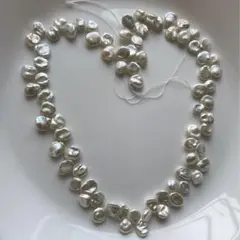 1点のみ❣️天然淡水パール　バロック　花びら　小粒　ペタル　天然色　ハンドメイド
