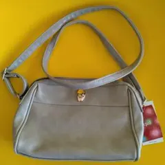 ライトグレー ショルダーバッグ 合成皮革