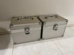 ケース　２個セット　ジュラルミン？　ケース　鍵付き　シルバー　コスメ