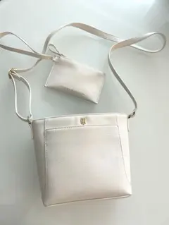 トミーヒルフィガー ショルダーバッグ ホワイト
