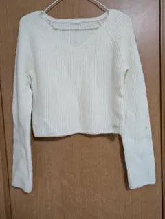 GU アイボリー Vネック リブ編みセーター