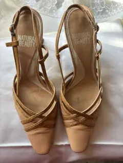 NATURAL BEAUTY ストラップ付きパンプス ベージュ