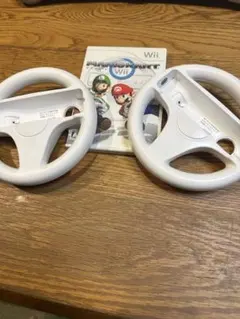 Wiiハンドル2個とマリオカートWiiセット