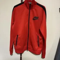 NIKE レッド ジップアップジャケット