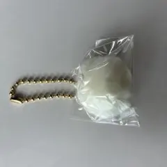 ホワイト ファーチャーム 蝶モチーフ