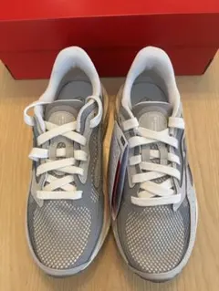 New Balance Fresh Foam スニーカーのサムネイル